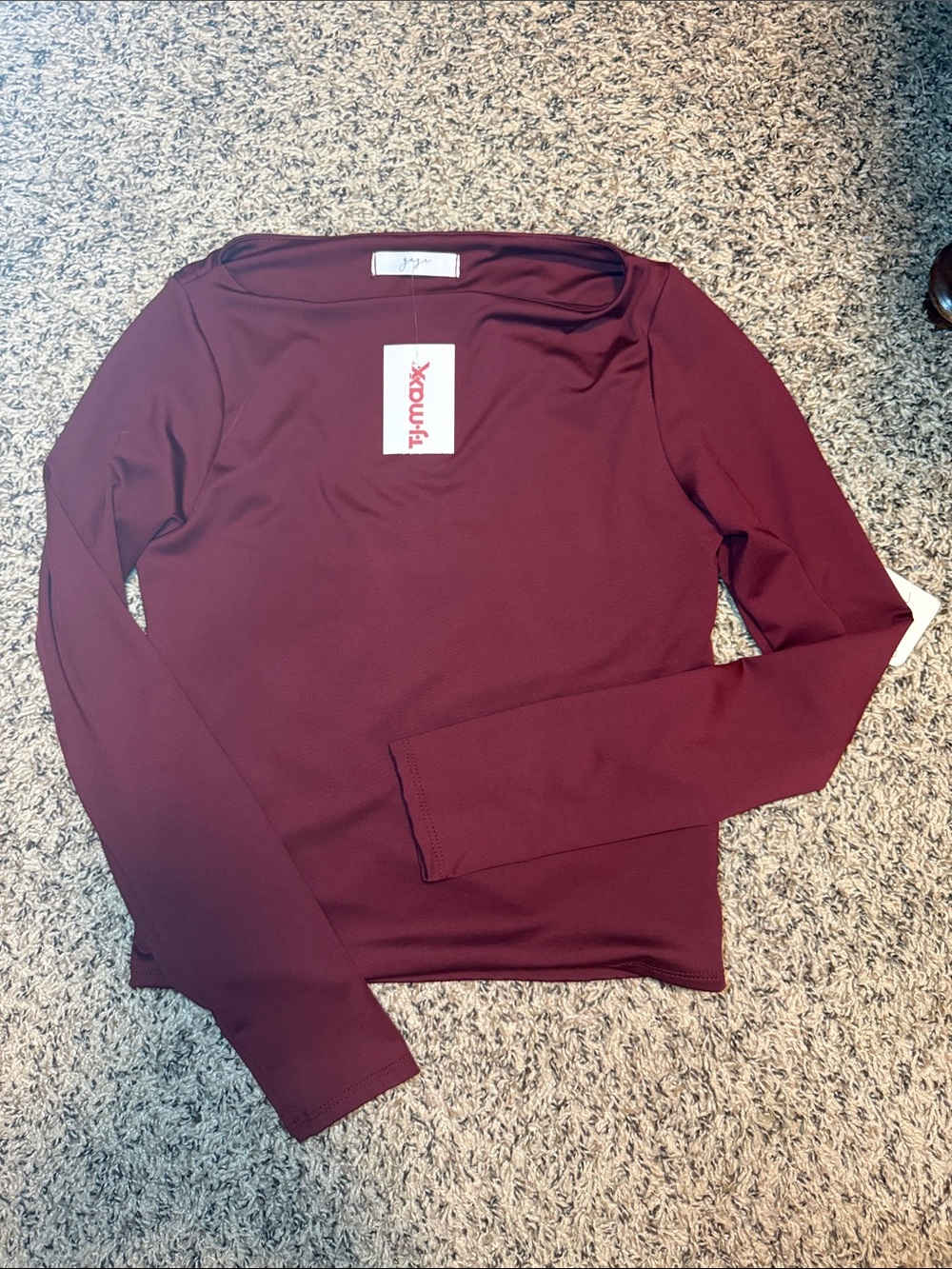 gaze Long-Sleeve Burgundy Crewneck Top